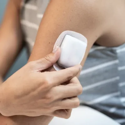 Omnipod 5 Pod на тілі — безкамерна автоматизована система доставки інсуліну без трубок